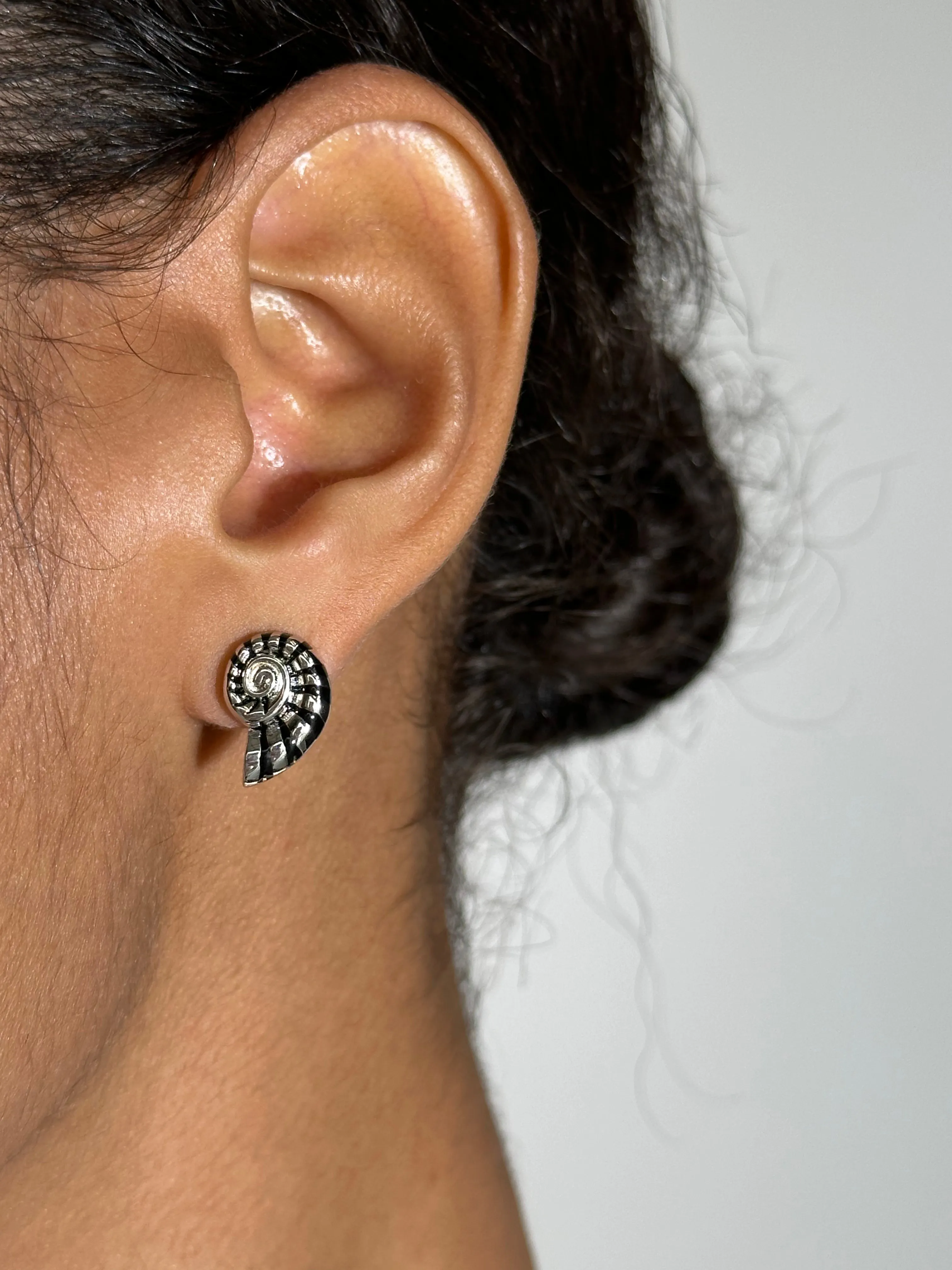 Mini Nautilus Black Earrings
