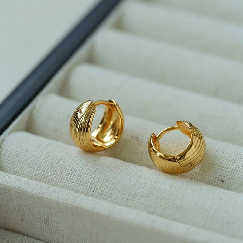 Shell Pattern Metallic Hoop Earrings