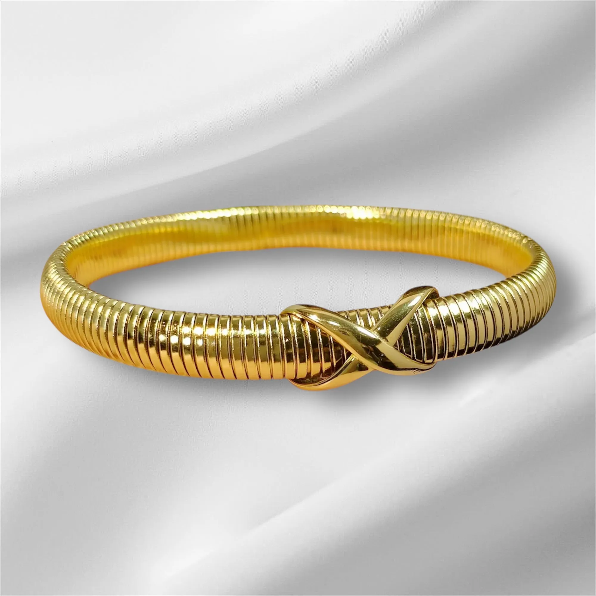 Spiral Elegance Bracelet: Modern Stainless Steel Jewelry with a Sophisticated Design