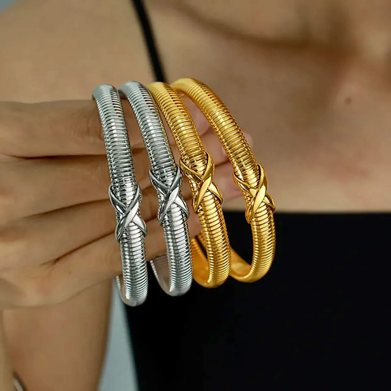 Spiral Elegance Bracelet: Modern Stainless Steel Jewelry with a Sophisticated Design